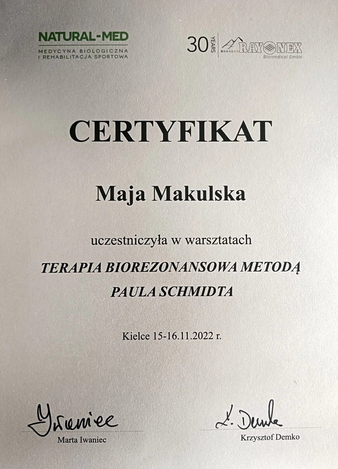 Certyfikat warsztatów Terapia biorezonansowa metodą Paula Schmidta (Natural-Med / Rayonex Biomedical, Kielce 15–16.11.2022) — Maja Makulska